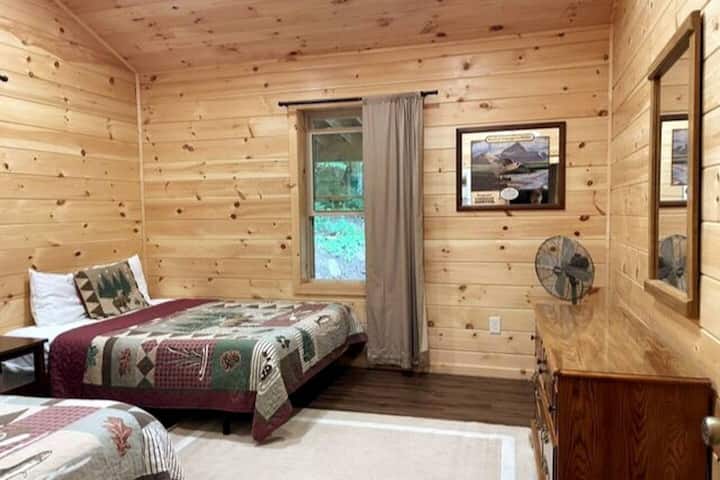 Spálňa č.2 - dve menšie manželské postele