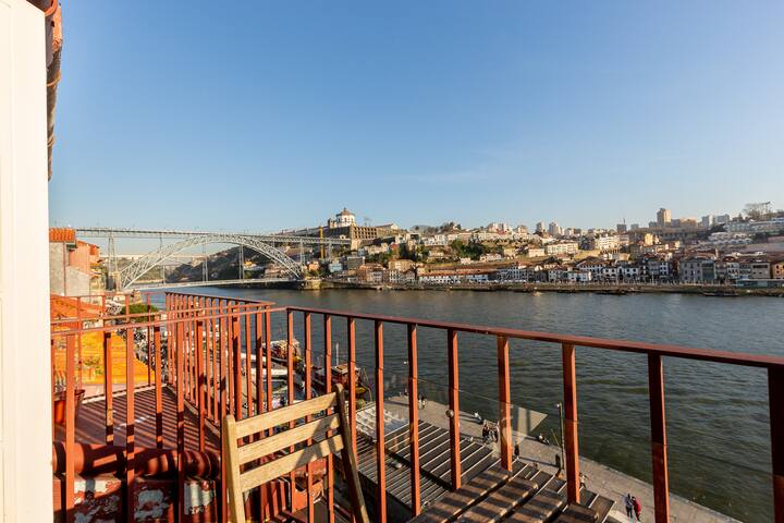 Unforgettable 2BR Apt, terrace views, Ribeira