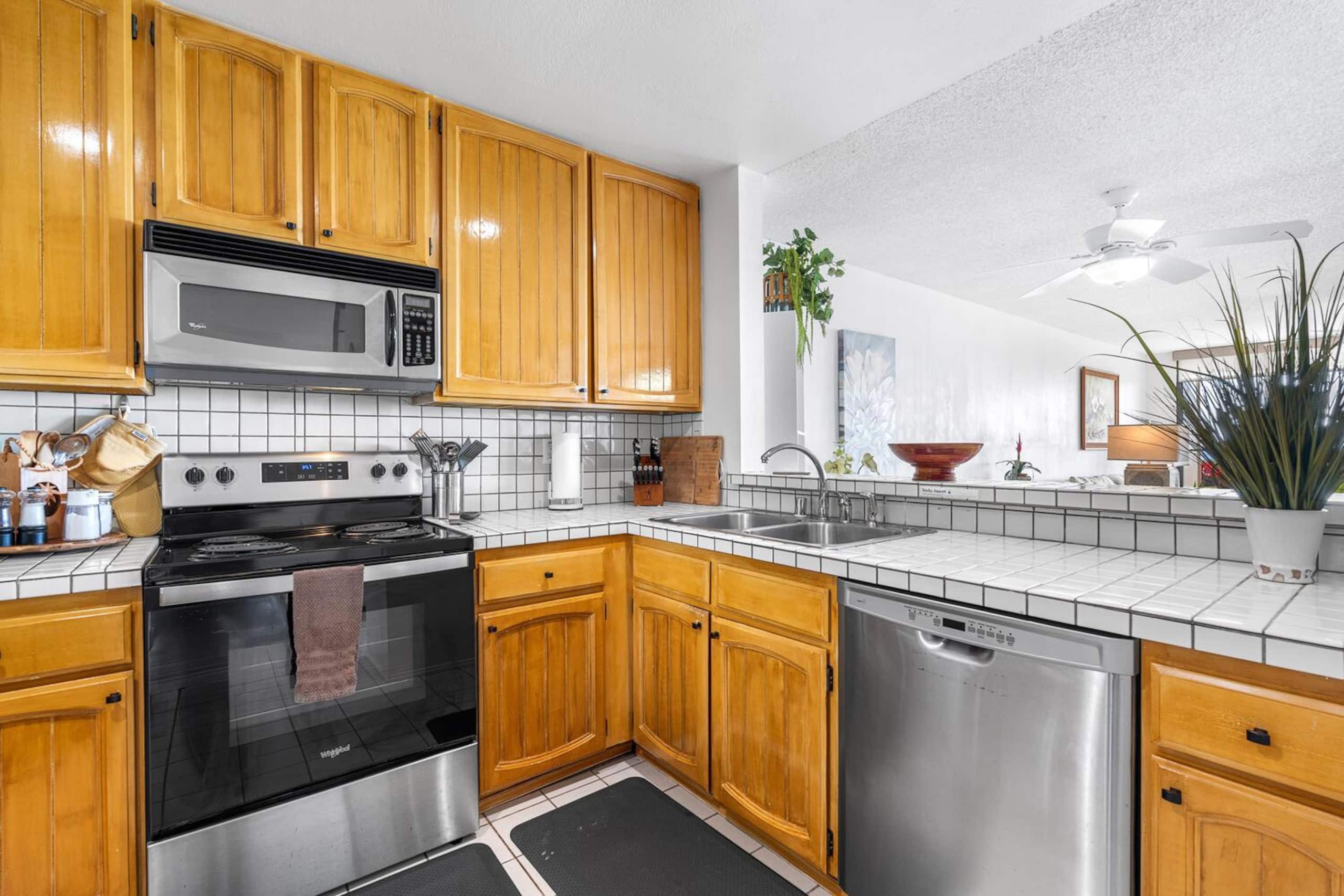 Condo in Kailua-Kona · ★4.63 · 2 bedrooms · 2 beds · 2 baths - Image 13