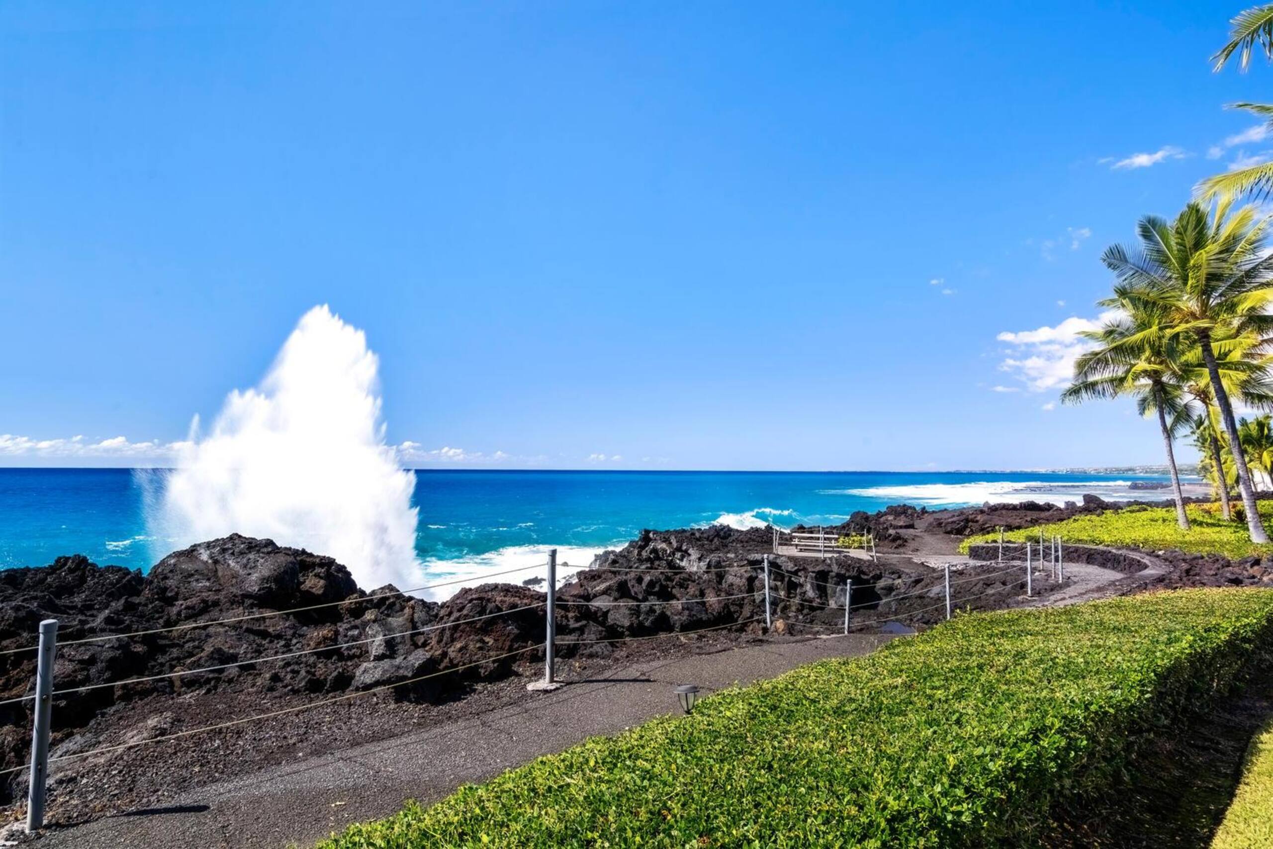 Condo in Kailua-Kona · ★4.63 · 2 bedrooms · 2 beds · 2 baths - Image 38
