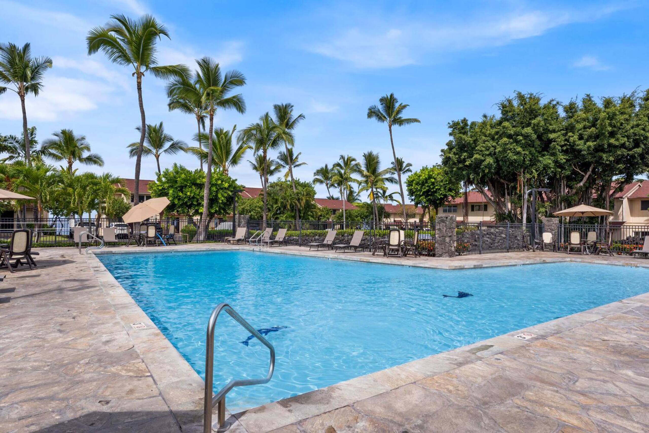 Condo in Kailua-Kona · ★4.63 · 2 bedrooms · 2 beds · 2 baths - Image 27