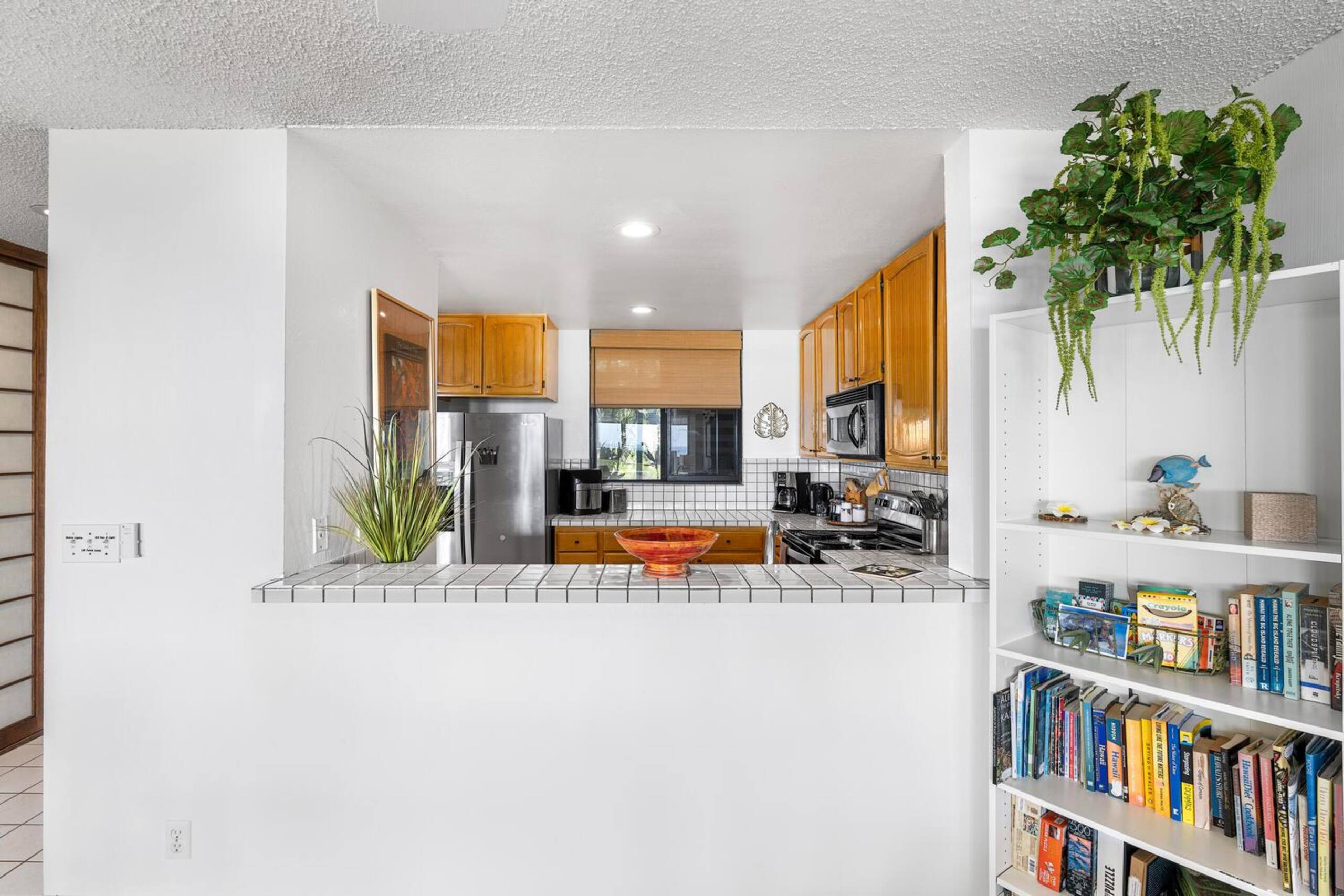 Condo in Kailua-Kona · ★4.63 · 2 bedrooms · 2 beds · 2 baths - Image 11