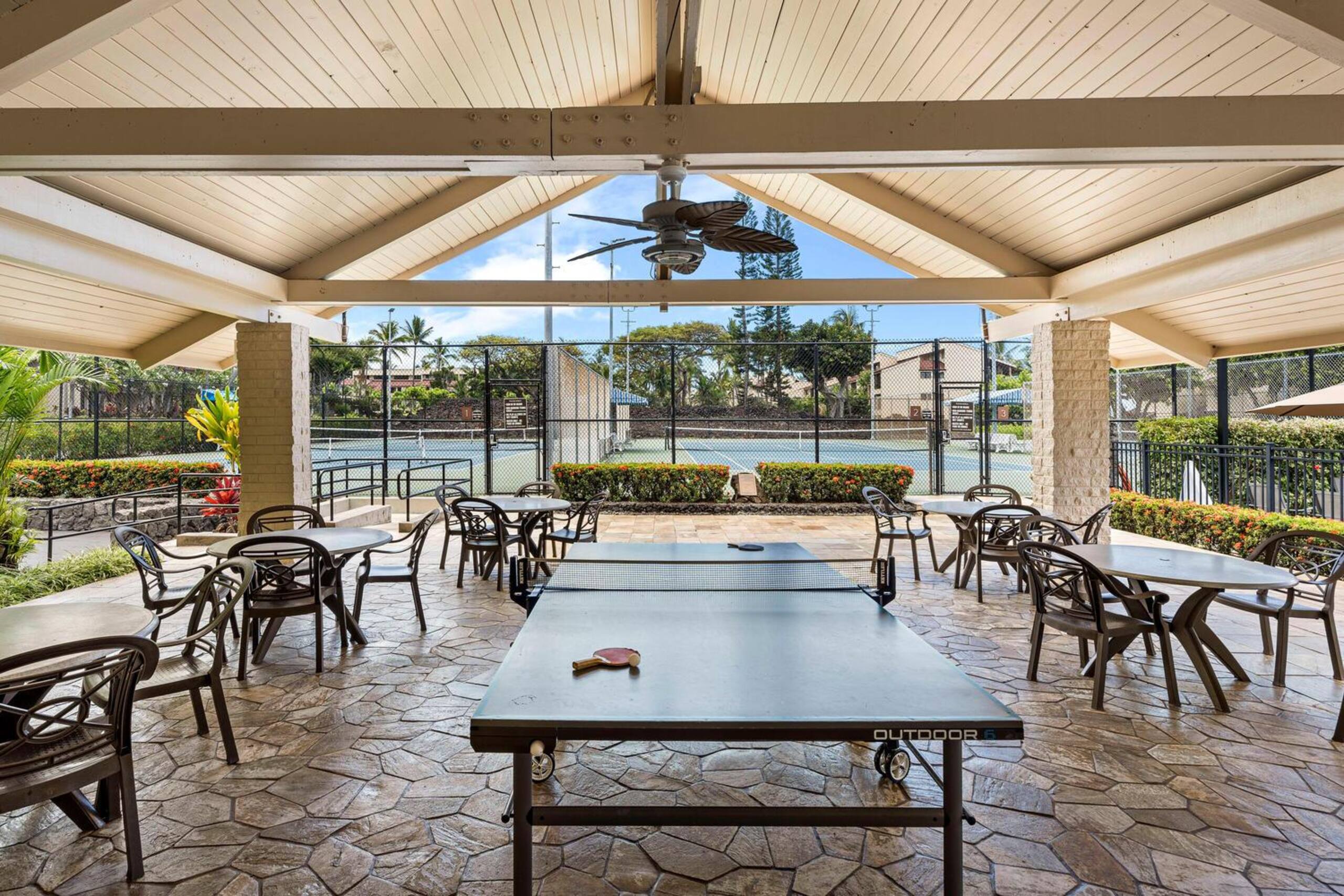 Condo in Kailua-Kona · ★4.63 · 2 bedrooms · 2 beds · 2 baths - Image 29