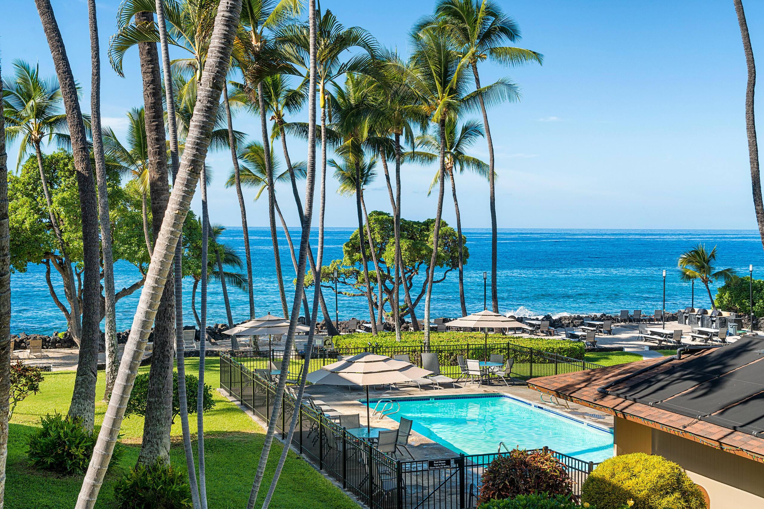 Condo in Kailua-Kona · ★4.5 · 1 bedroom · 2 beds · 1 private bath - Image 14