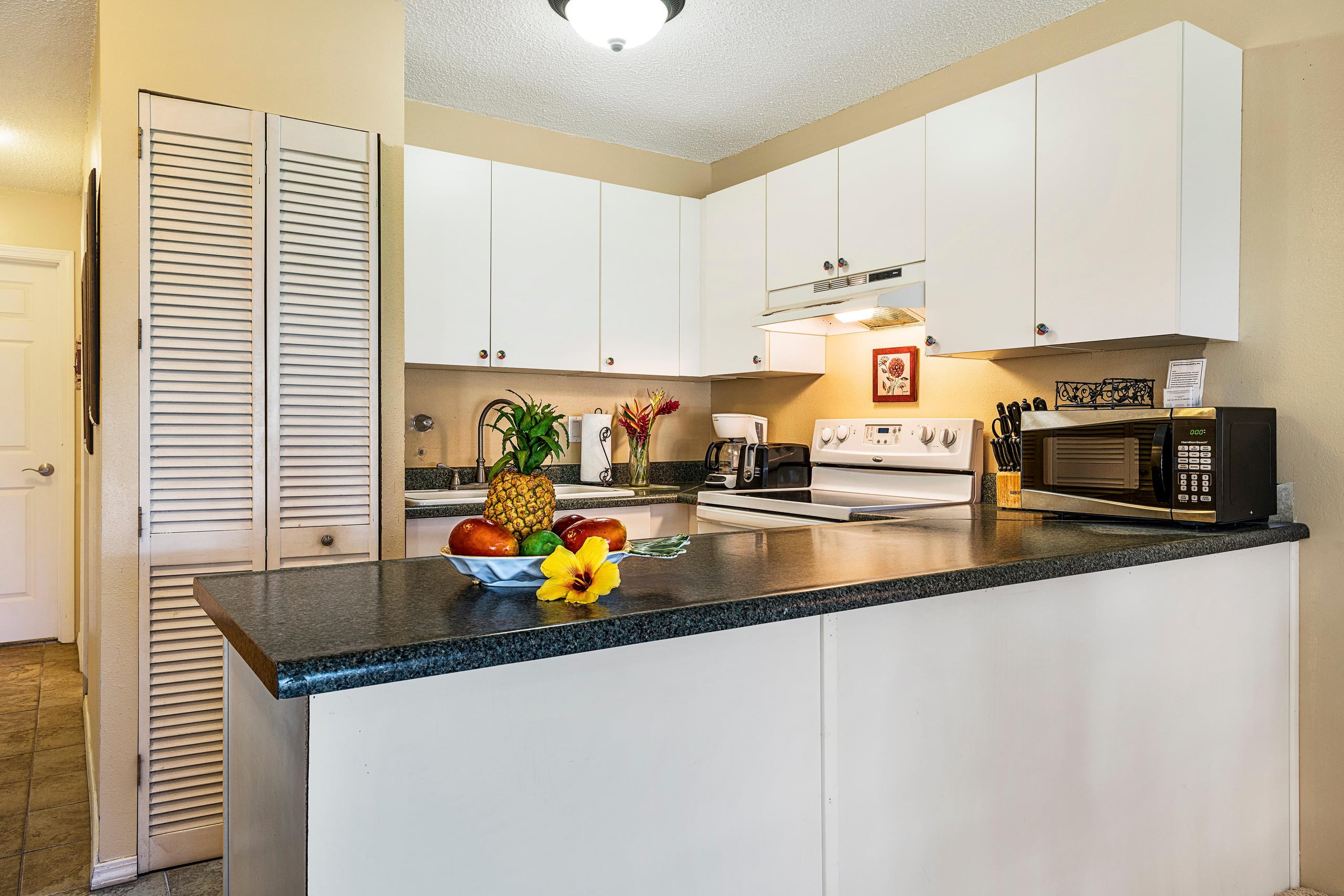 Condo in Kailua-Kona · ★4.5 · 1 bedroom · 2 beds · 1 private bath - Image 7
