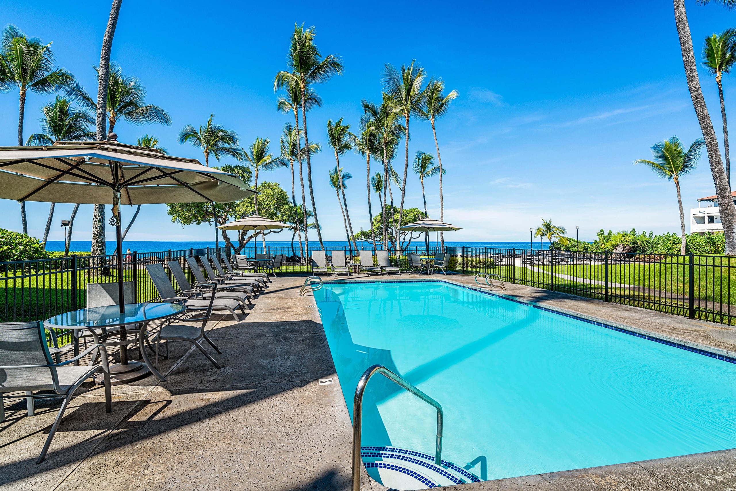 Condo in Kailua-Kona · ★4.5 · 1 bedroom · 2 beds · 1 private bath - Image 16