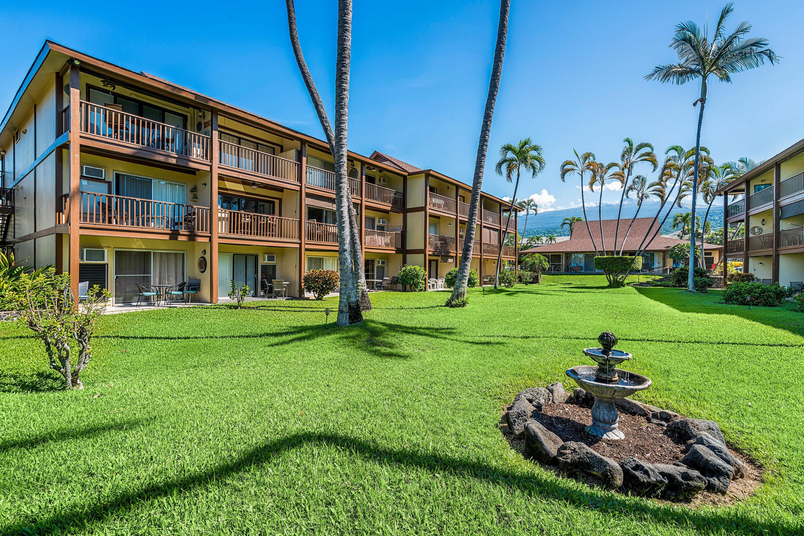 Condo in Kailua-Kona · ★4.5 · 1 bedroom · 2 beds · 1 private bath - Image 17