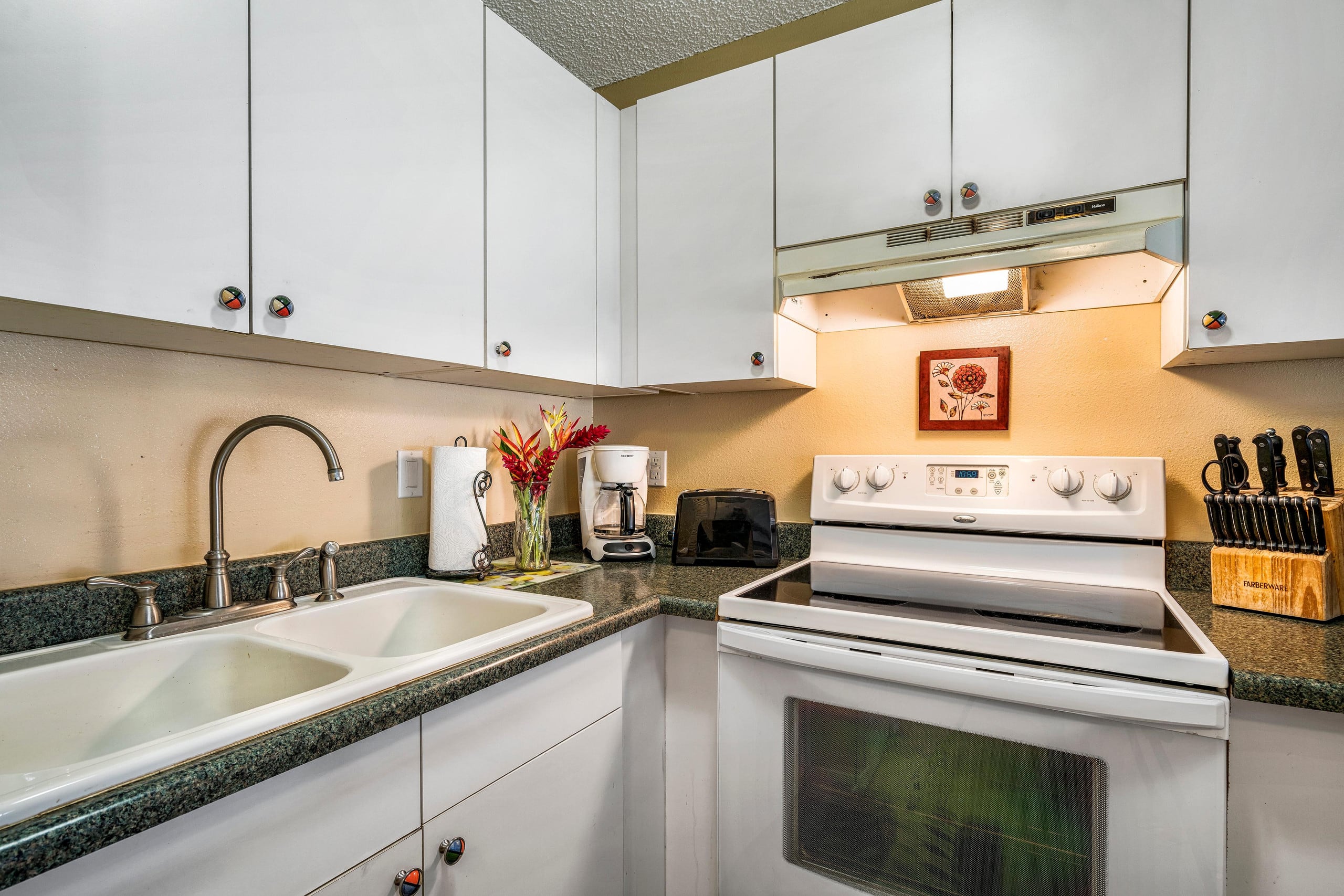 Condo in Kailua-Kona · ★4.5 · 1 bedroom · 2 beds · 1 private bath - Image 8