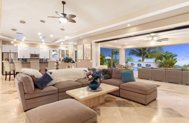 Kona Bubbles: Pristine Luxury 4 bedroom Home with gallery image 3