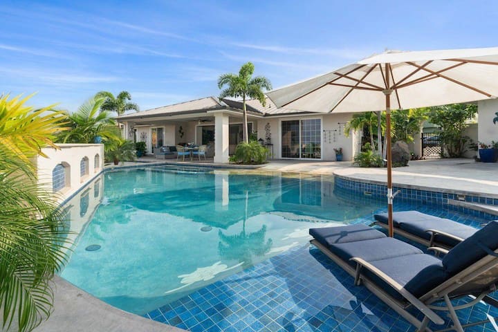 Kona Bubbles: Pristine Luxury 4 bedroom Home with
