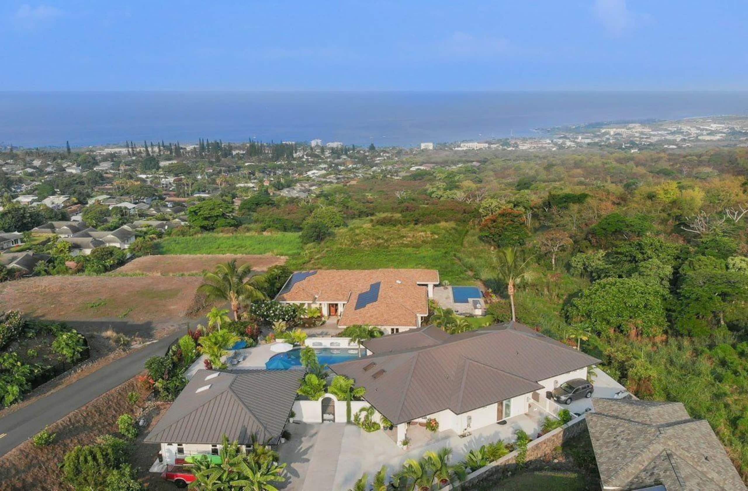 Home in Kailua-Kona · ★4.83 · 4 bedrooms · 4 beds · 4.5 baths - Image 21