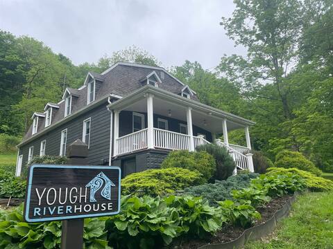 Beautiful, spacious home on Yough River and bike t