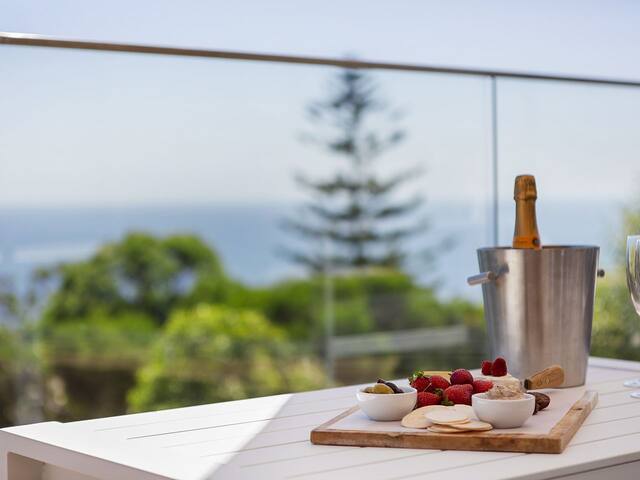 Panorama Bay – Entertaining Deck with Bay Views gallery image 5