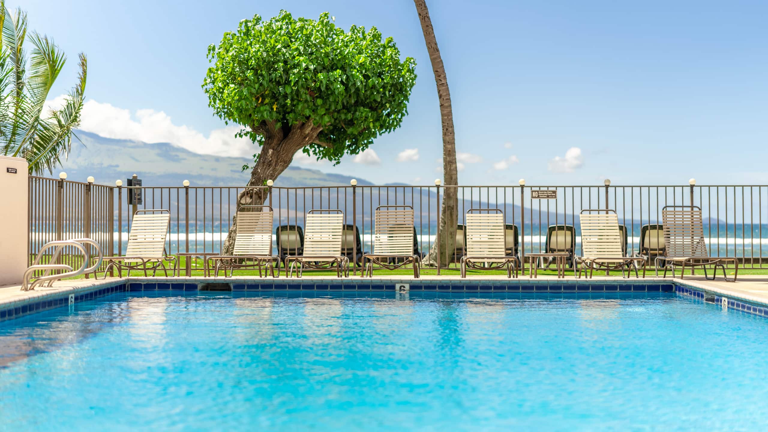 Condo in Wailuku · ★4.87 · 1 bedroom · 2 beds · 1 bath - Image 37