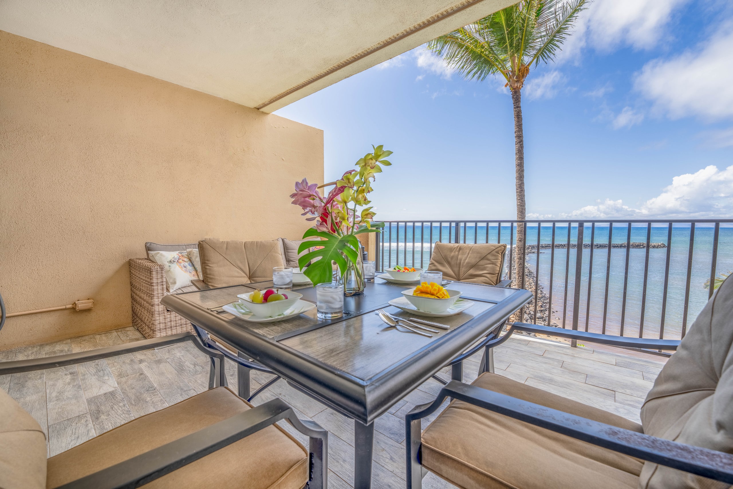 Condo in Wailuku · ★4.87 · 1 bedroom · 2 beds · 1 bath - Image 4