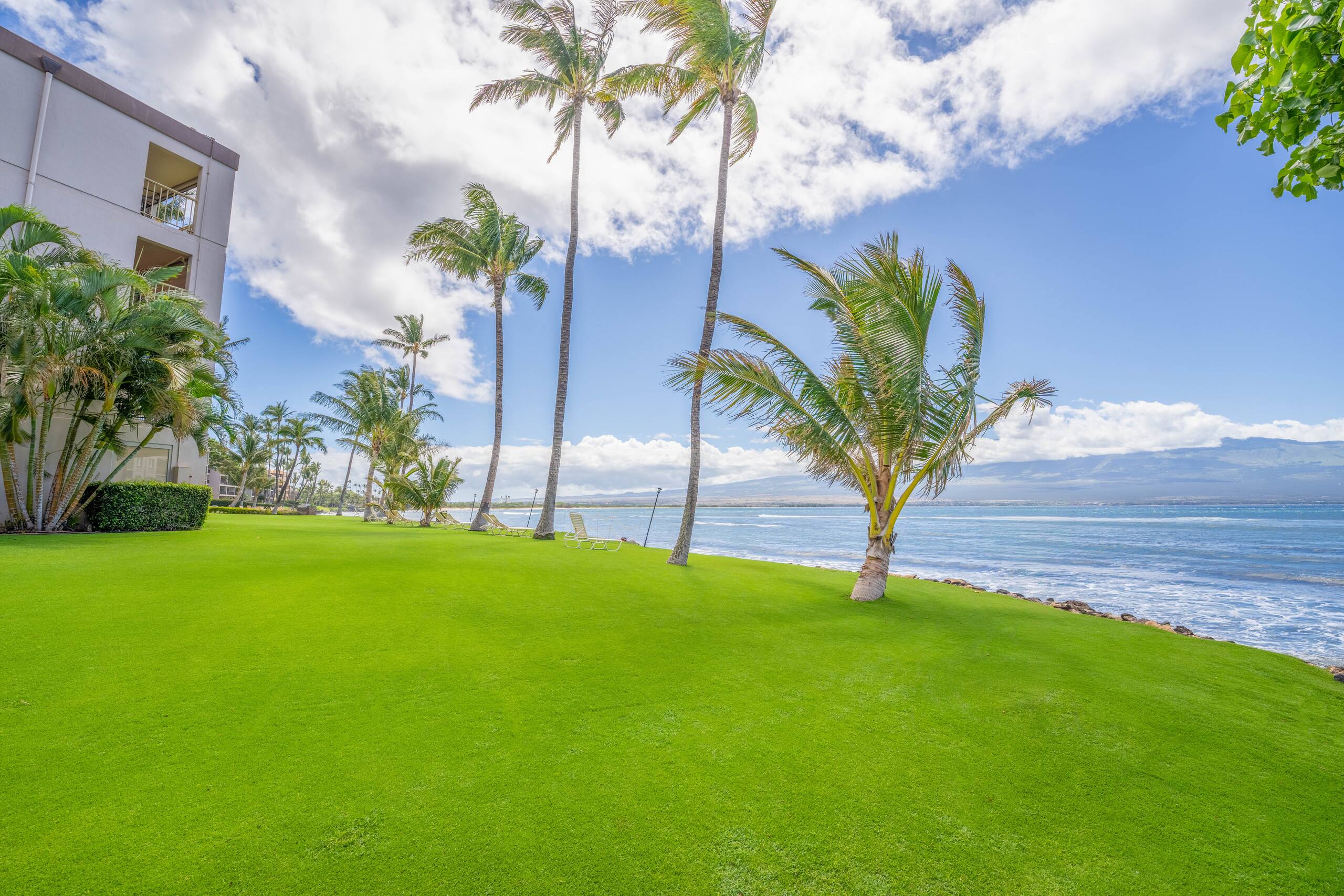 Condo in Wailuku · ★4.87 · 1 bedroom · 2 beds · 1 bath - Image 42