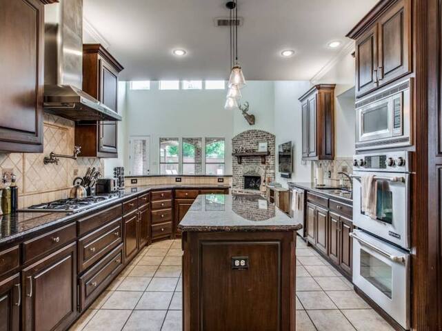 Chic Urban Oasis gallery image 3