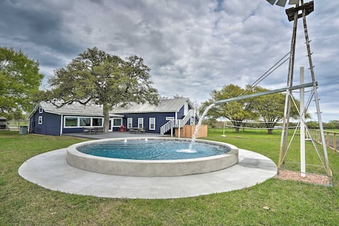 Pet-Friendly Schulenburg Farmhouse w/ Pool!
