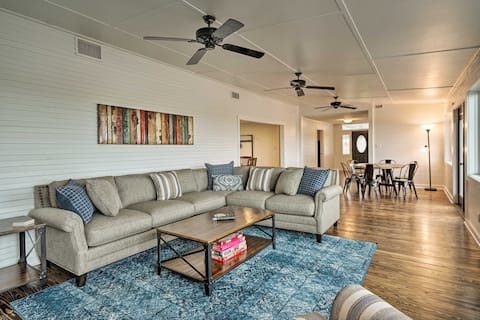 Fire Pit, Pickleball, Pool! Schulenburg Farmhouse