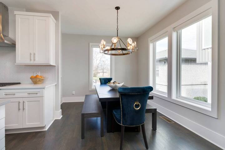 Dual homes w/ rooftop decks & skyline views gallery image 5