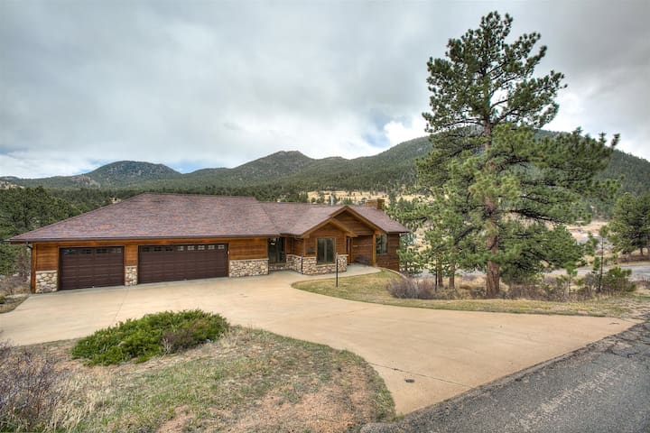 Estes Park Property Management managed Airbnb listing 2