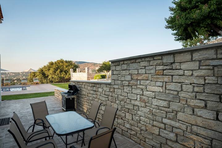 Erato Villa gallery image 4