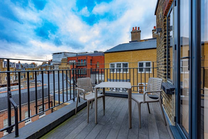 Elegant Three-Bed Marylebone Flat Near Oxford Circ gallery image 2