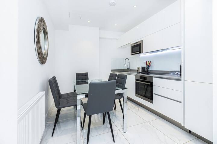 Elegant Three-Bed Marylebone Flat Near Oxford Circ gallery image 3
