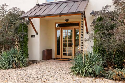 Casa Grosgrain-Gorgeous views, On-Site winery