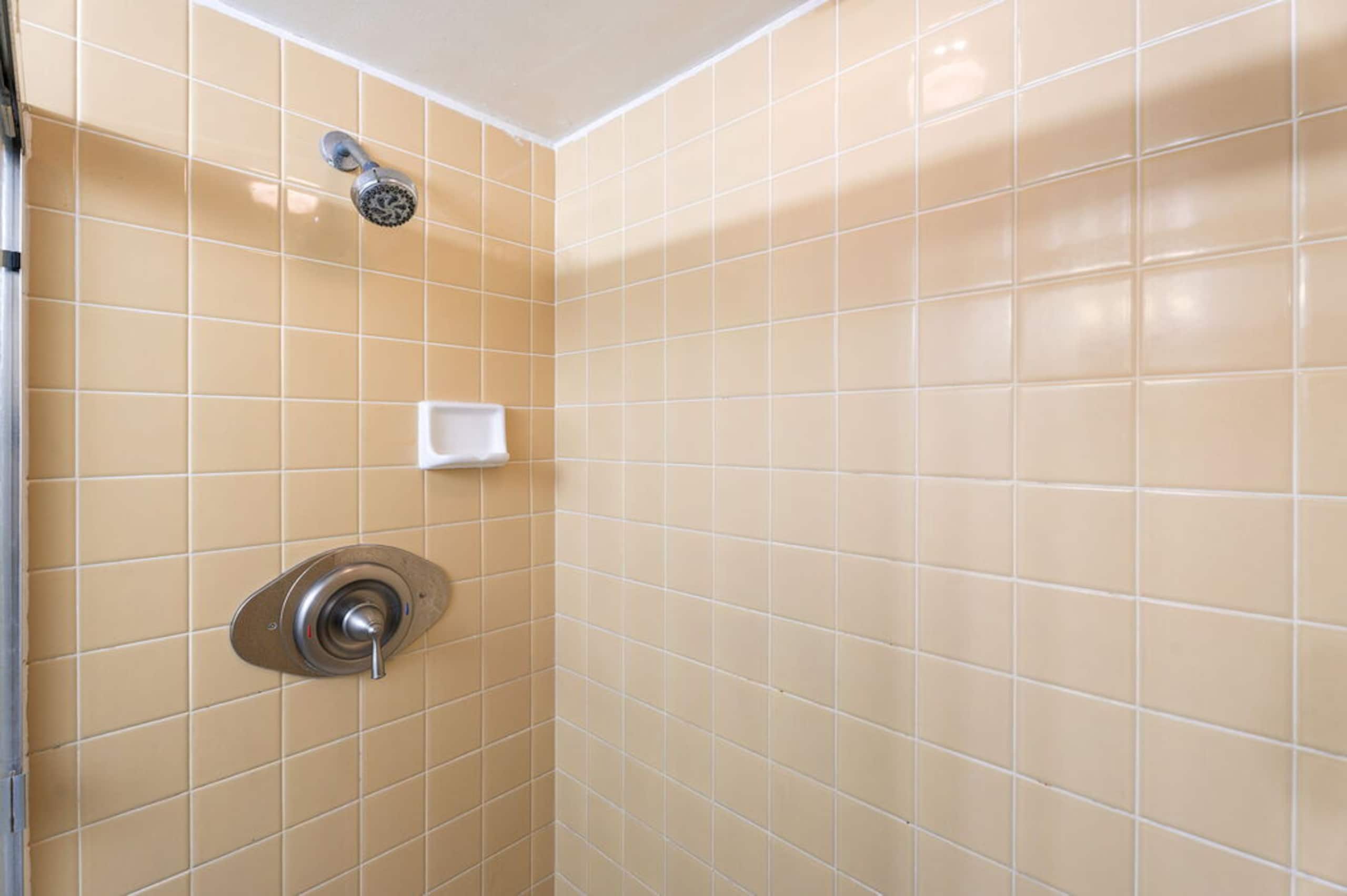 Condo in Kailua-Kona · ★4.86 · 2 bedrooms · 3 beds · 2 baths - Image 16