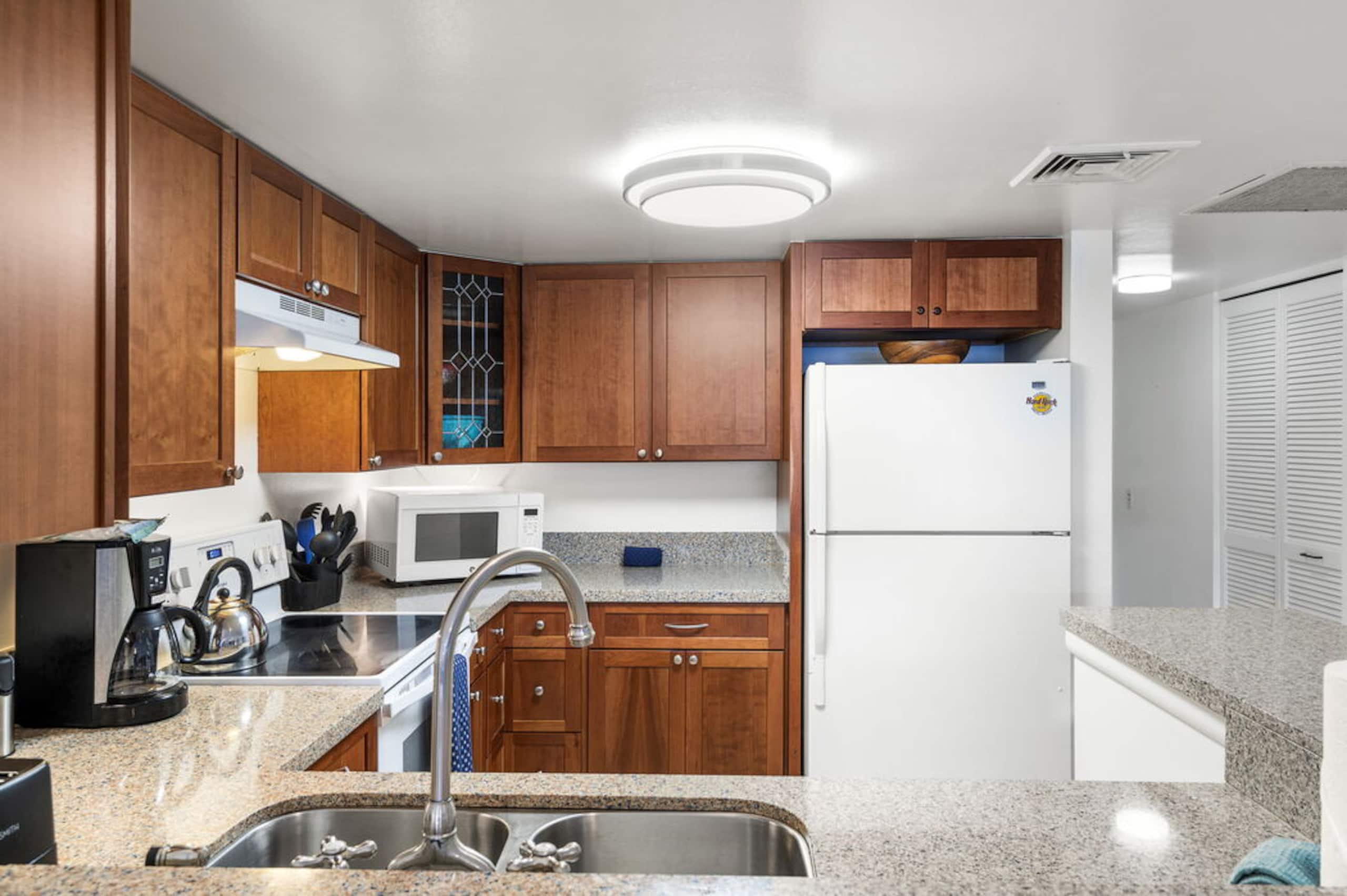 Condo in Kailua-Kona · ★4.86 · 2 bedrooms · 3 beds · 2 baths - Image 5