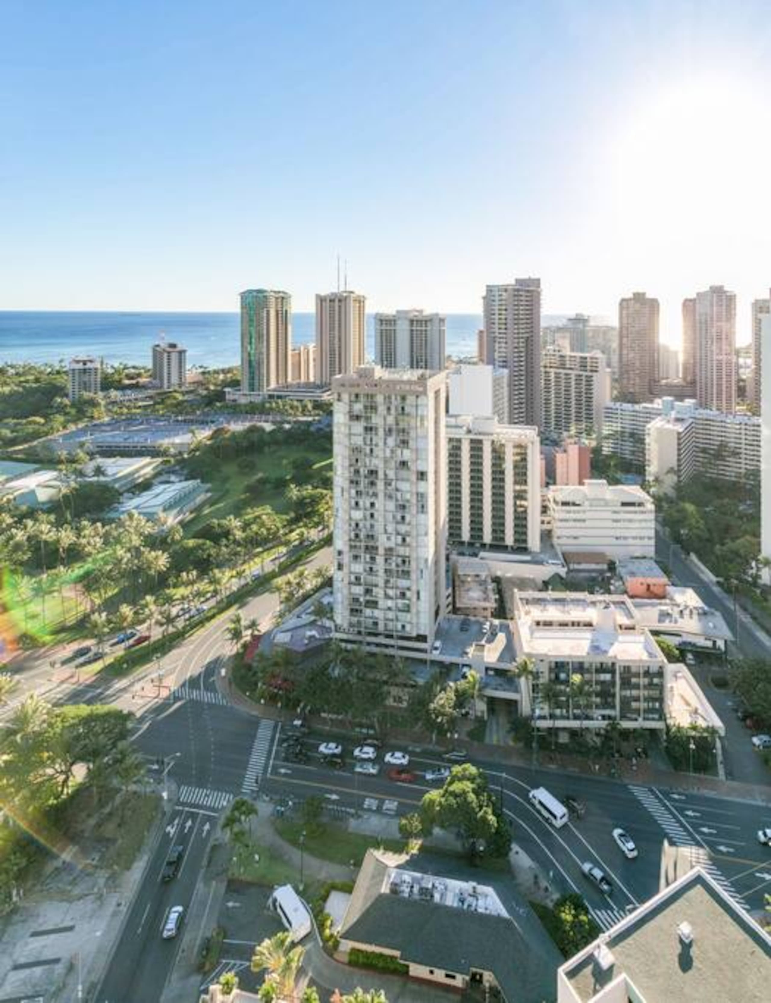 Condo in Honolulu · ★4.36 · 2 bedrooms · 4 beds · 2 private baths - Image 14