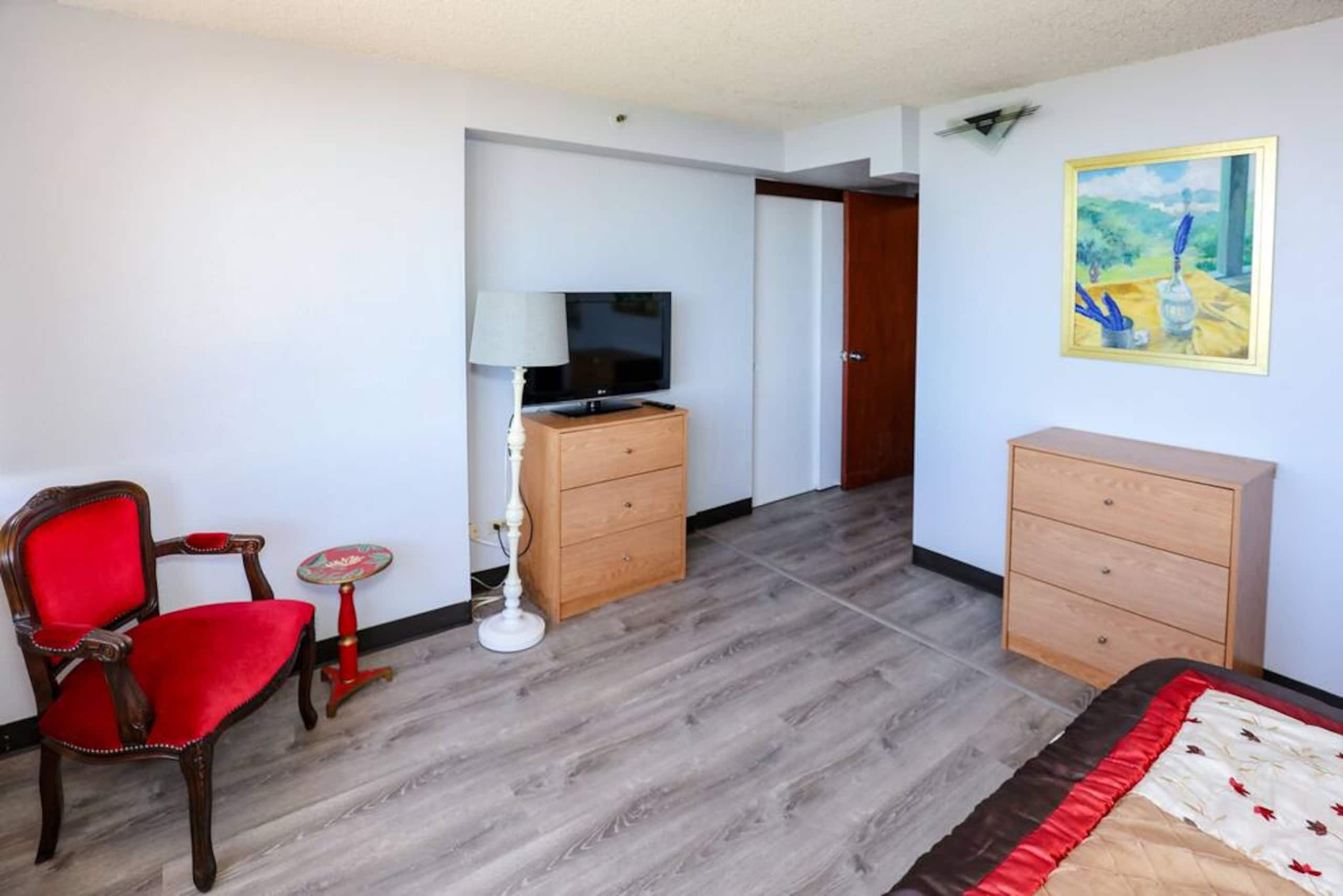 Condo in Honolulu · ★4.36 · 2 bedrooms · 4 beds · 2 private baths - Image 1