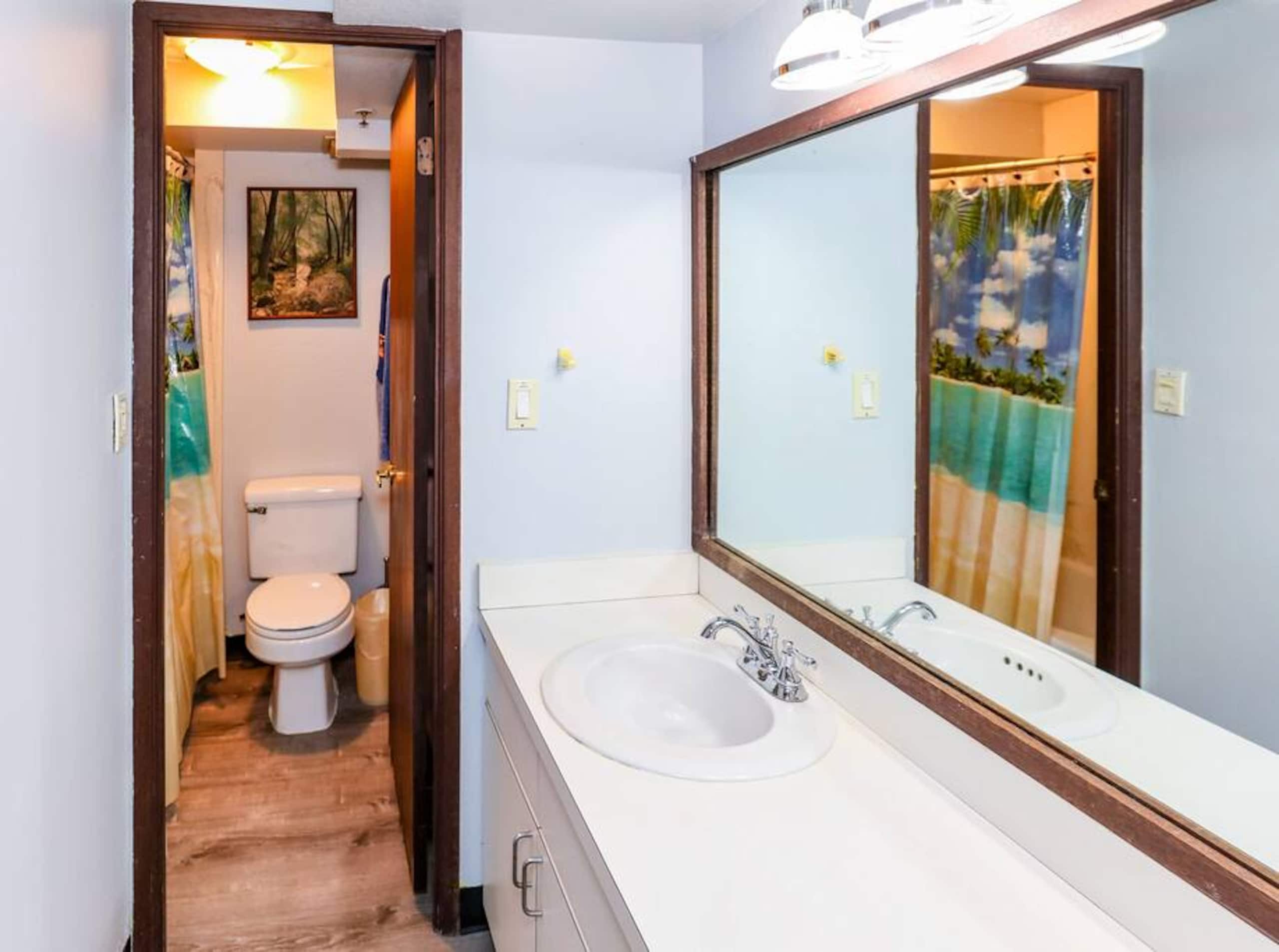 Condo in Honolulu · ★4.36 · 2 bedrooms · 4 beds · 2 private baths - Image 2