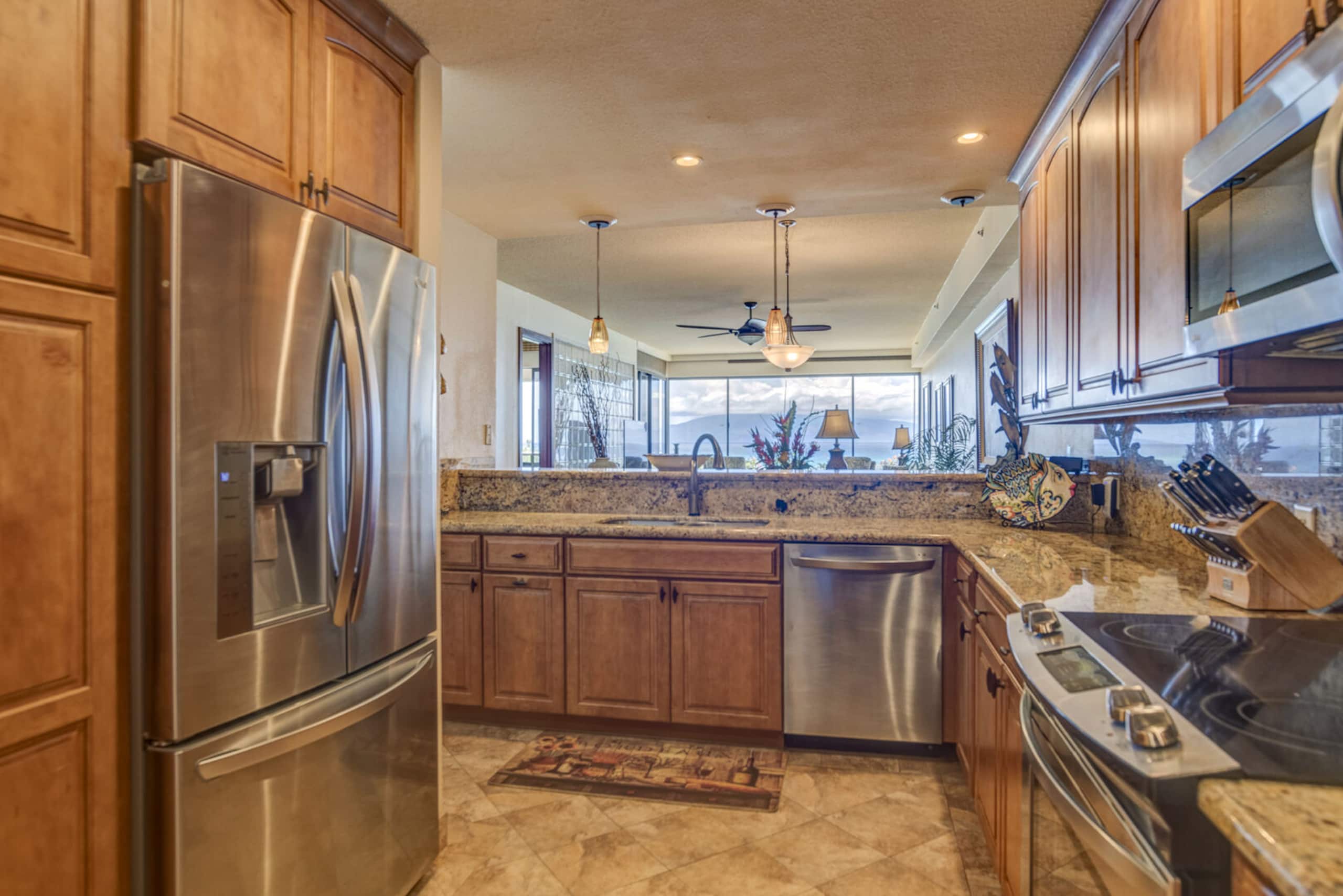 Condo in Lahaina · ★4.89 · 2 bedrooms · 3 beds · 2 private baths - Image 13