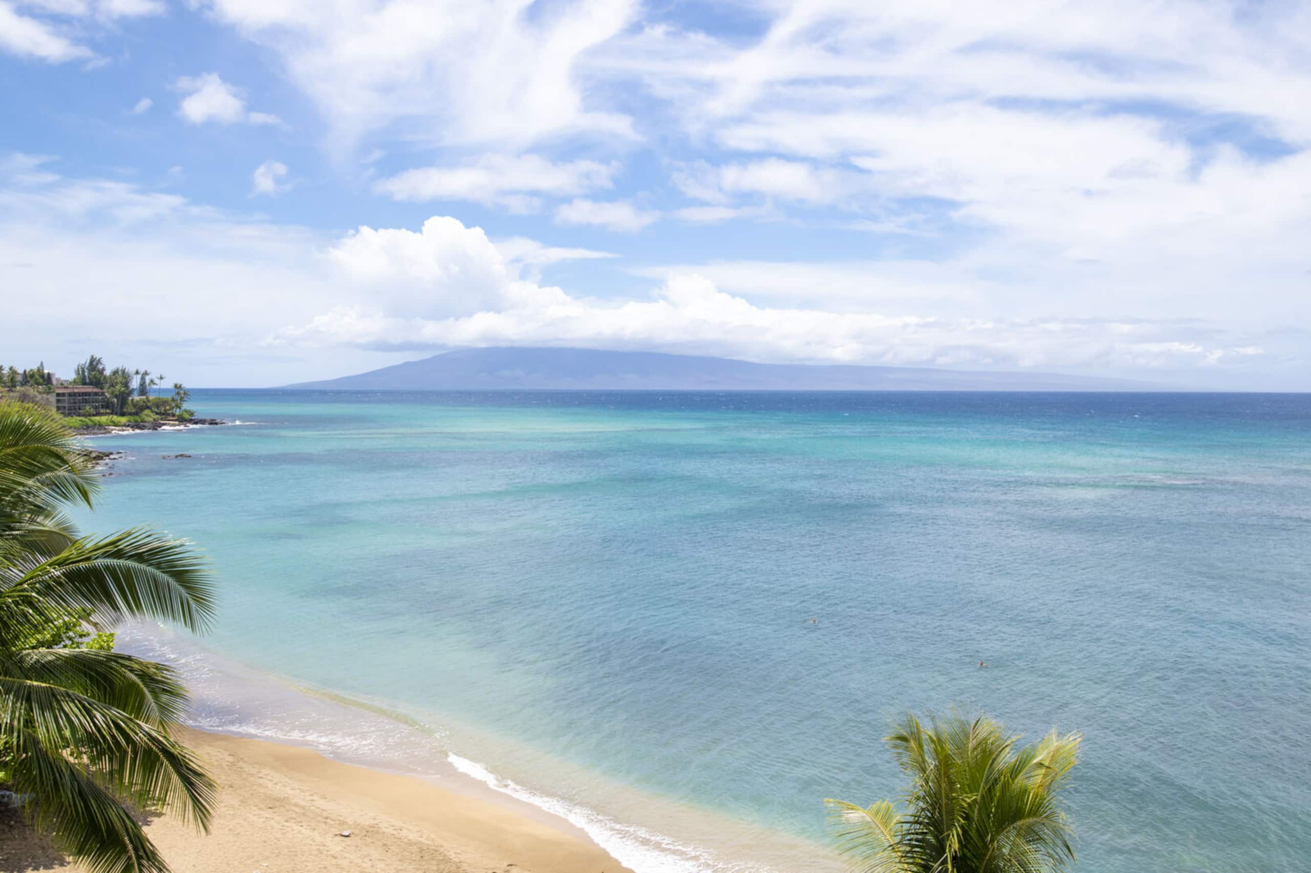 Condo in Lahaina · ★4.89 · 2 bedrooms · 3 beds · 2 private baths - Image 2