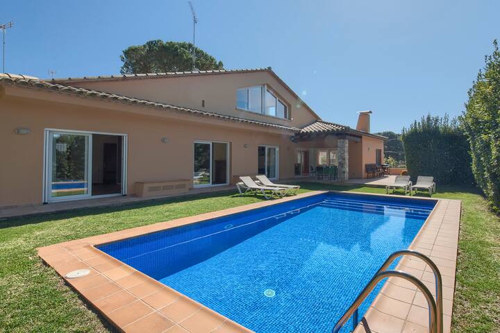 5 bedroom house in Begur with private pool and garden (Ref.H53) gallery image 3