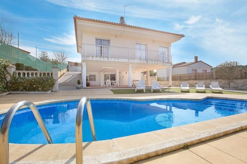 2bris01 - Cozy house with private pool and 5 bedro