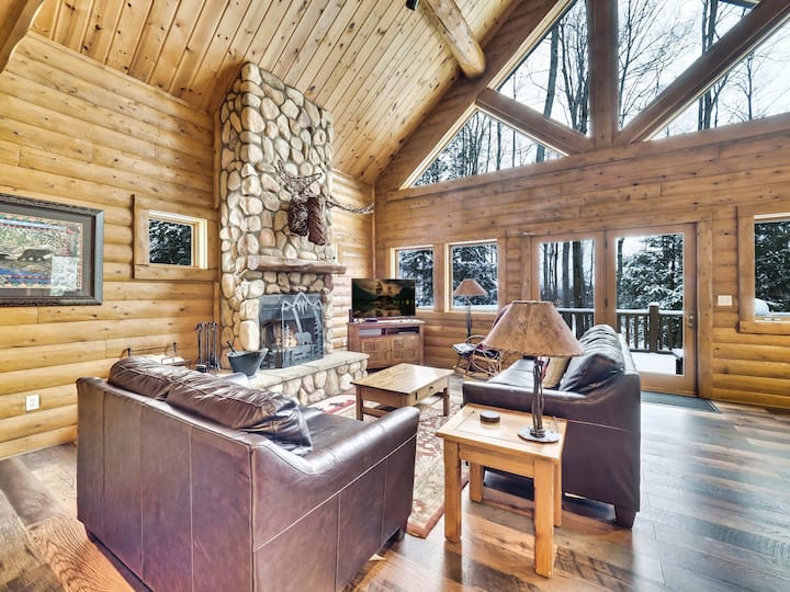 801 Mountain Cabin - Cabins for Rent in Boyne Falls, Michigan