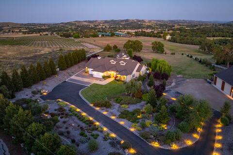 Luxe Ranch w/Pool, Hot Hub, Game Room & Disc Golf.