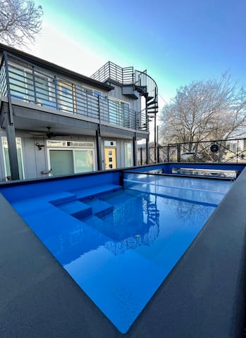 CONTAINER MOD POOL! Min walk to Rainey St, Lake, & Convention Center!!