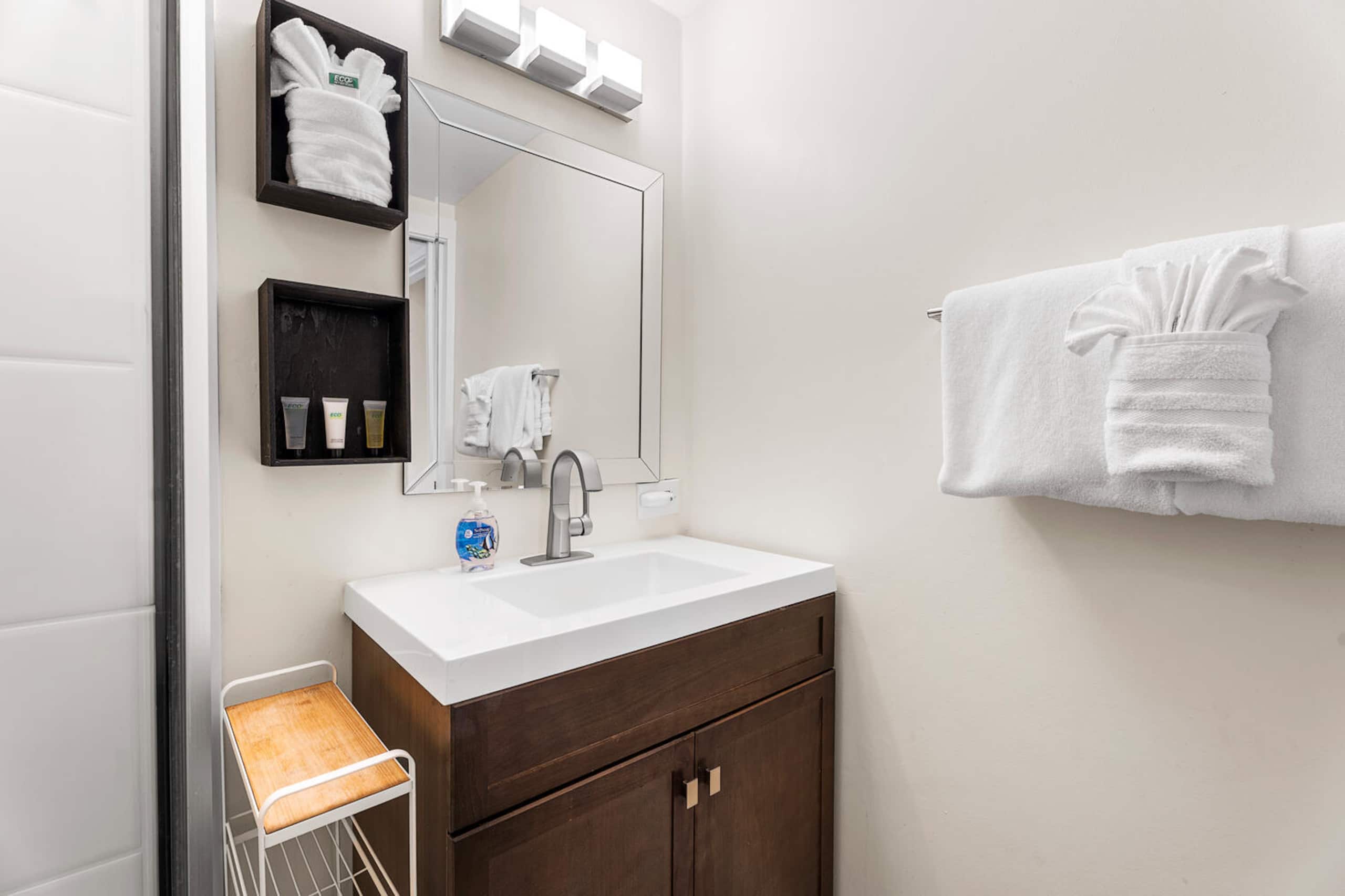 Condo in Kailua-Kona · ★4.67 · 2 bedrooms · 3 beds · 2 baths - Image 32