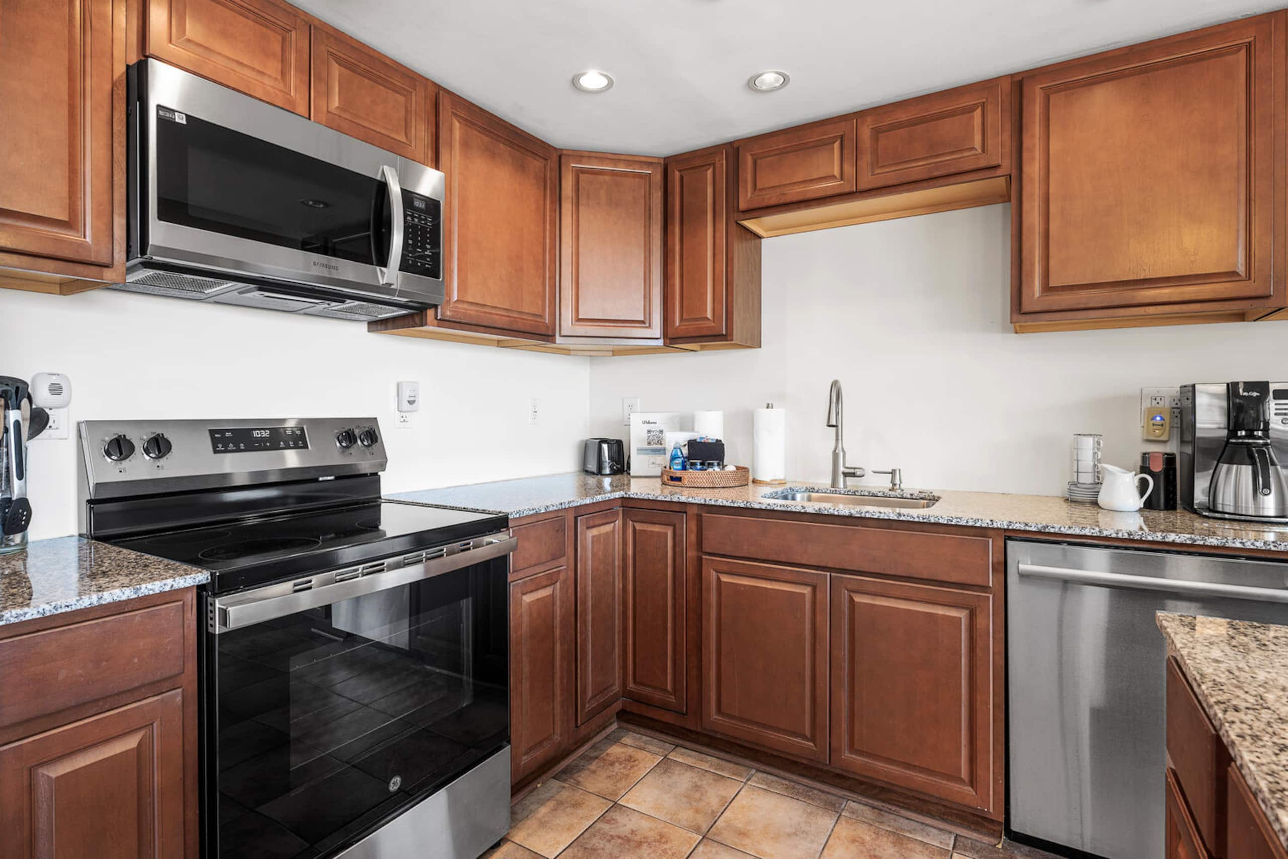 Condo in Kailua-Kona · ★4.67 · 2 bedrooms · 3 beds · 2 baths - Image 17