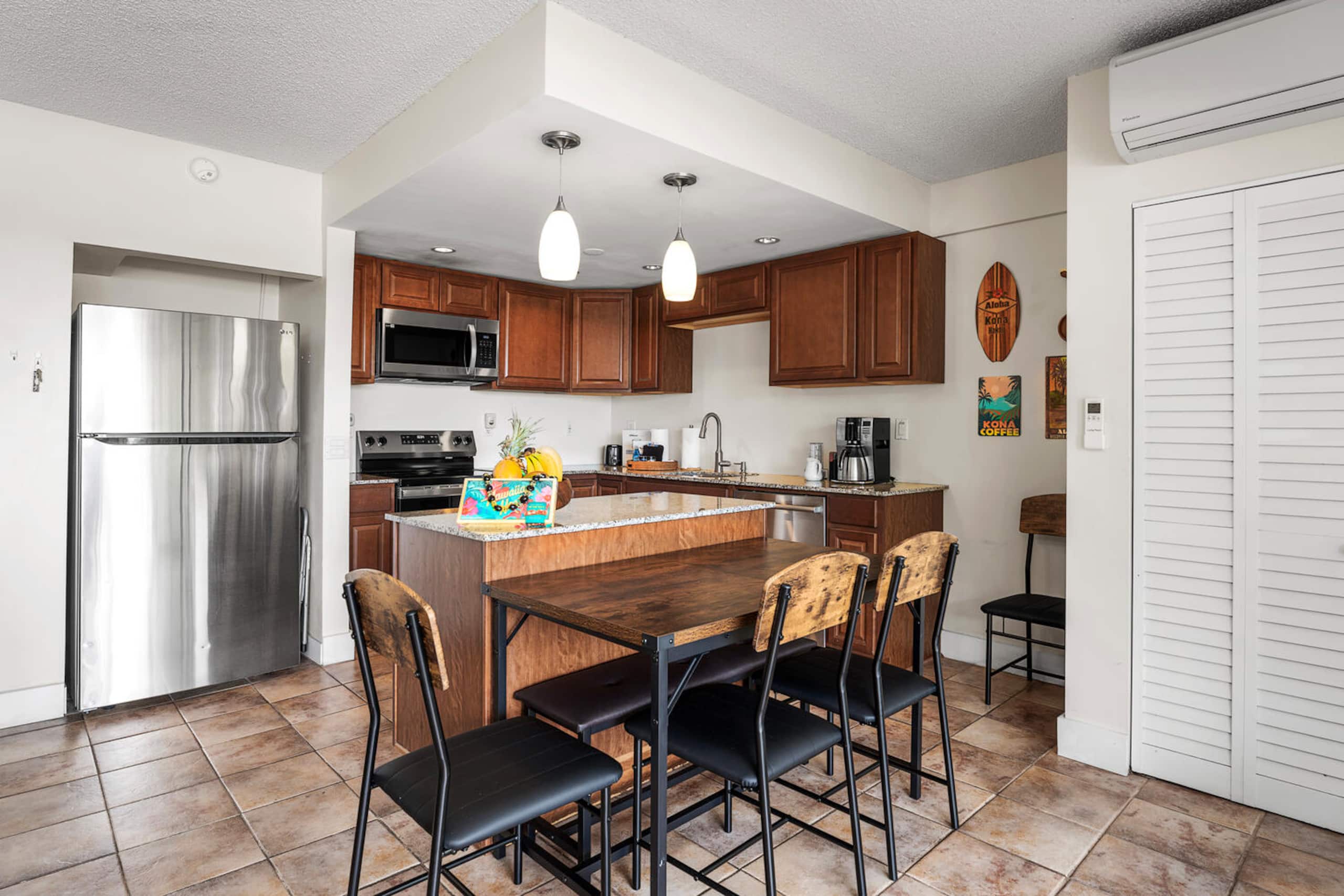 Condo in Kailua-Kona · ★4.67 · 2 bedrooms · 3 beds · 2 baths - Image 4