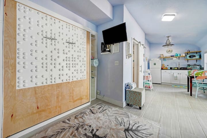 Charming Beach House - Walk To Beach & Flagler - New Smyrna Beach, FL
