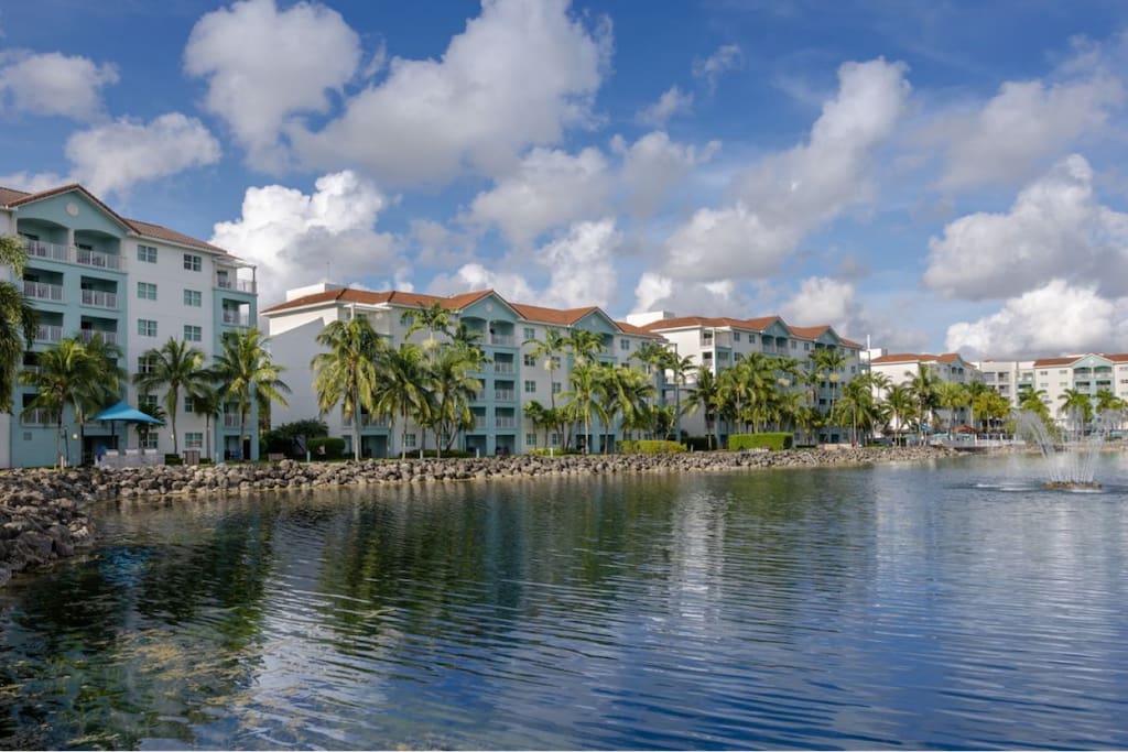Airbnb Marriott Villas at Doral 2BD sleeps 8