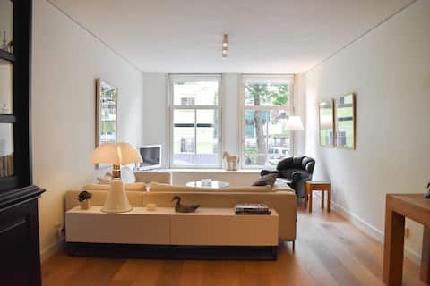 Top performing Airbnb: Spacious apartment with garden | City Centre in Frederik Hendrikbuurt Zuidoost