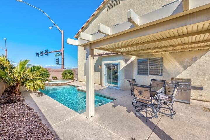 777Rentals – 4BRs/3BA – Wet and Wild Convenience gallery image 2