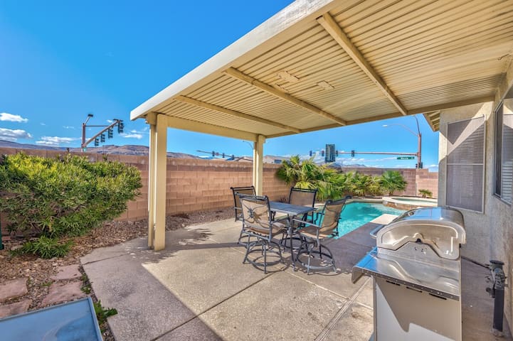 777Rentals – 4BRs/3BA – Wet and Wild Convenience