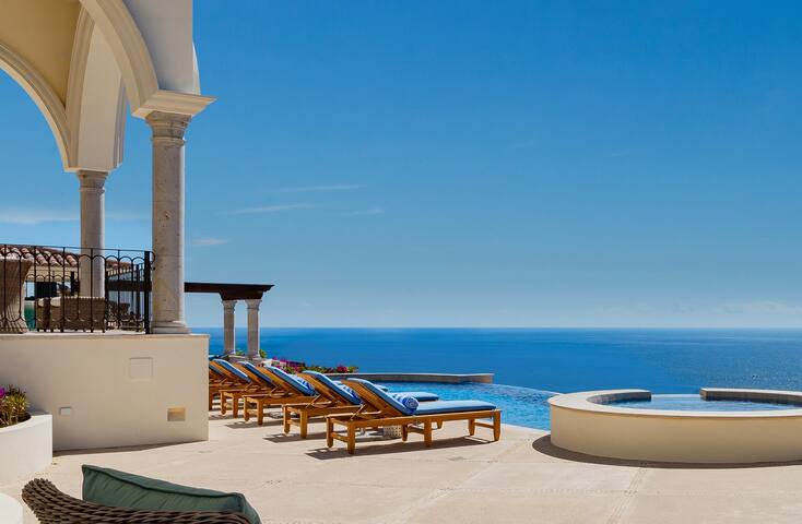 Full Staff in Pedregal- Casa Stella by Cabo Villas